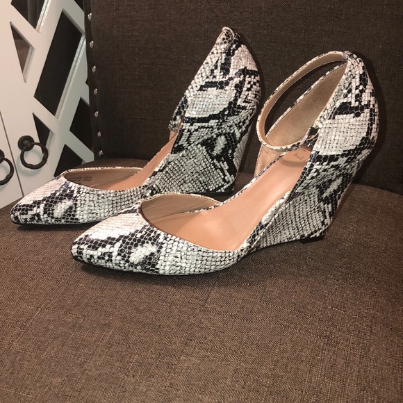 Ava & Aiden Shoes - Ava & Aiden snakeskin wedges